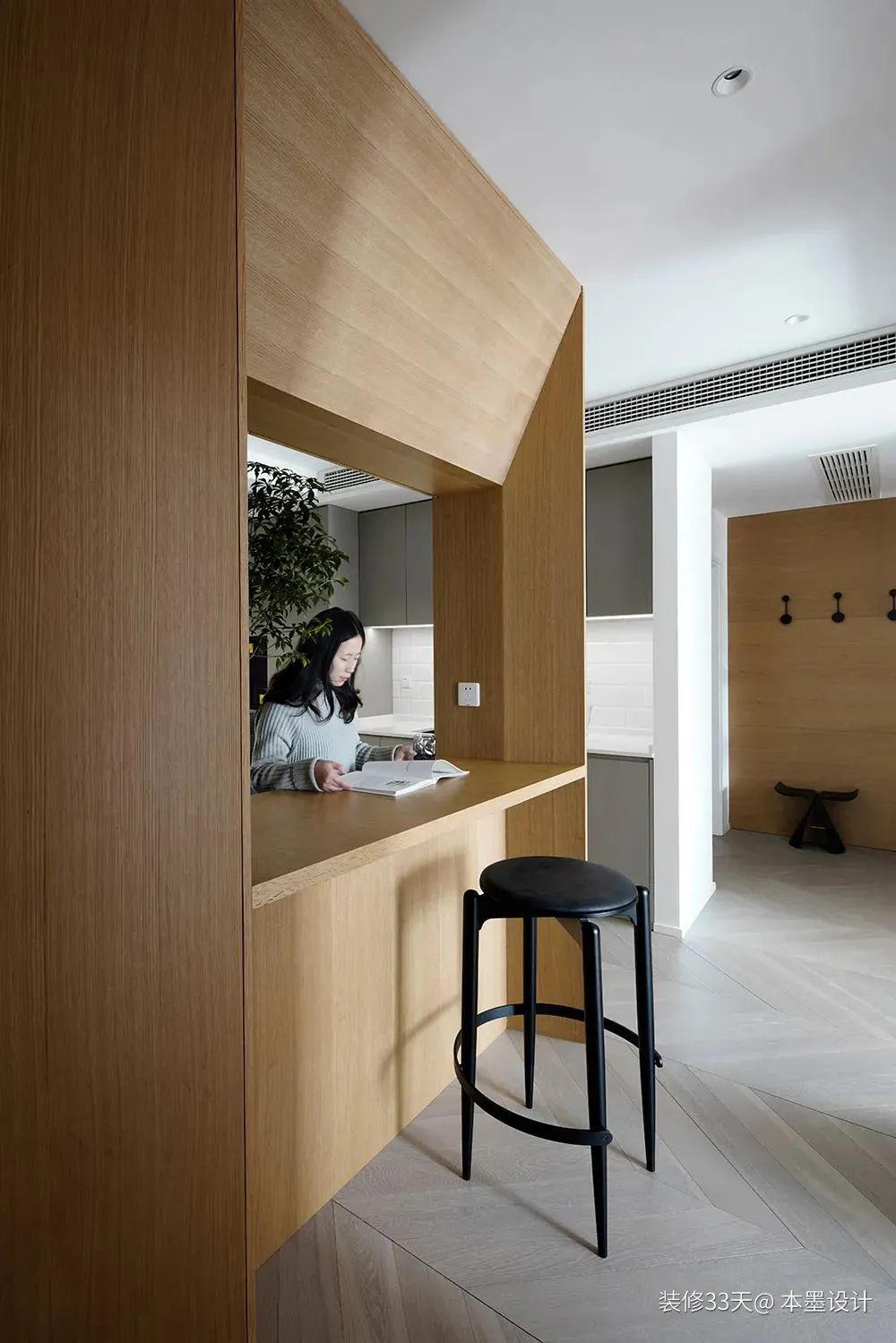 客厅超大储物柜改成衣帽间,客厅小房间改衣帽间