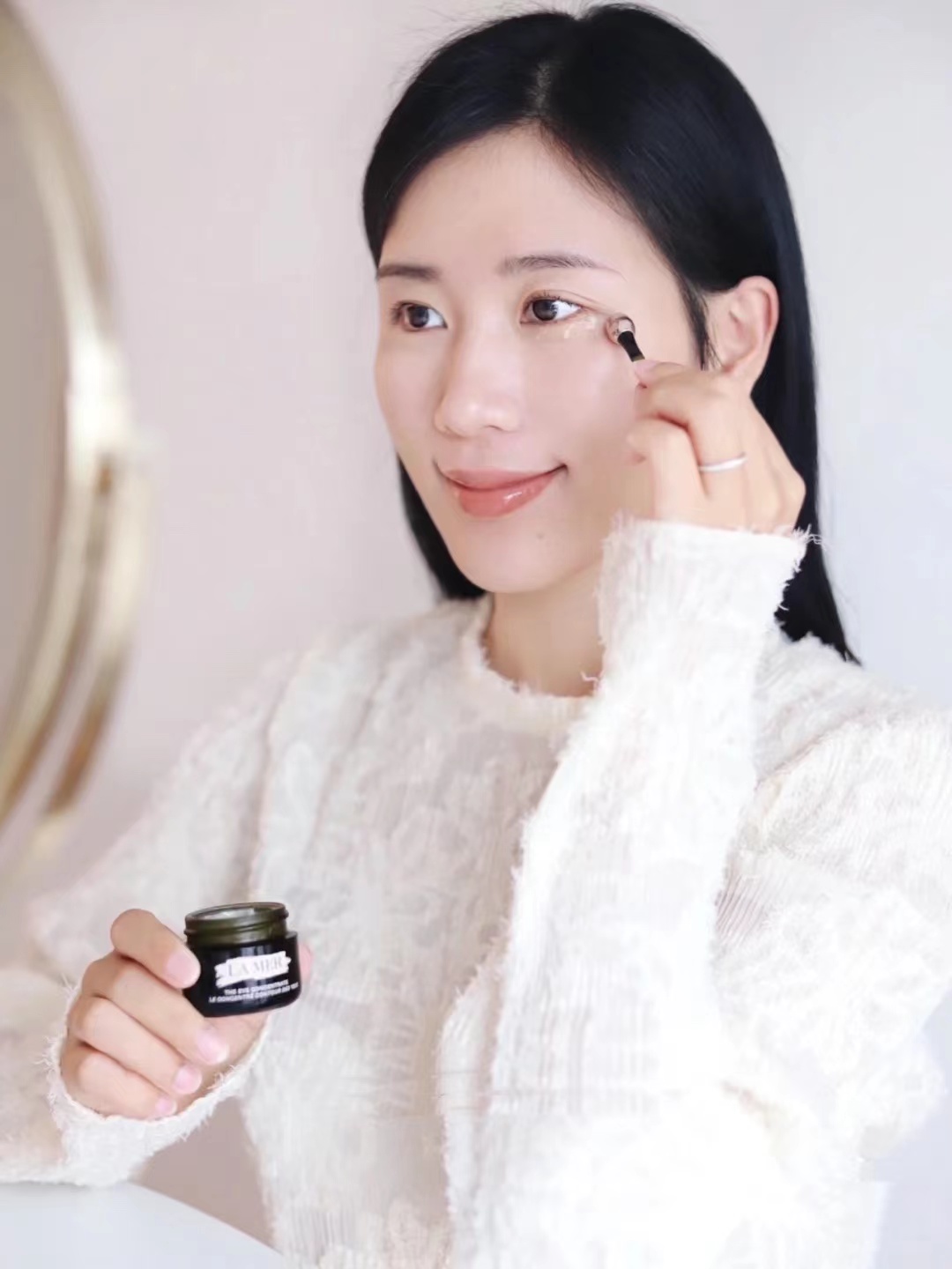 眼睛周围可以涂抹乳液吗,眼睛周围能涂气垫吗