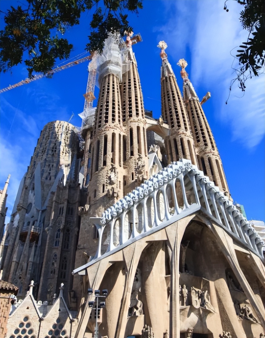 西班牙风格建筑,西班牙建筑属于什么风格