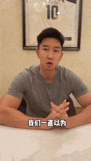 *拍偷**男被196cm肌肉男放倒制服,网友感叹:这体格一般人不敢惹