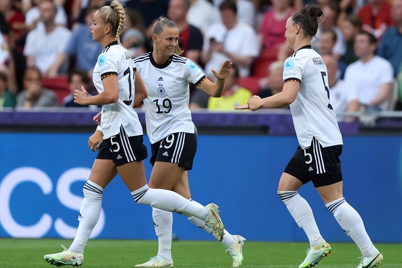 「观察」一届成功的大赛，折射出日新月异的女足世界