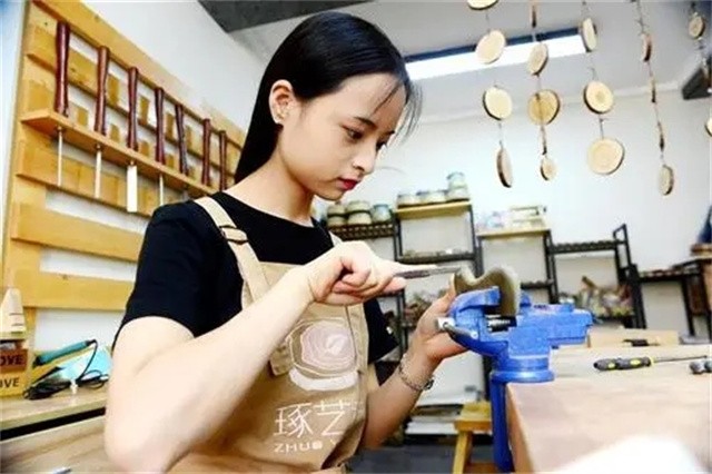 女孩不顾家人反对辞职创业,00后女孩不顾家人反对创业