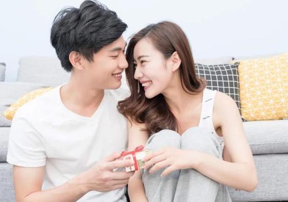 同房后,女性腹痛难忍?提醒:“运动”时要温柔点