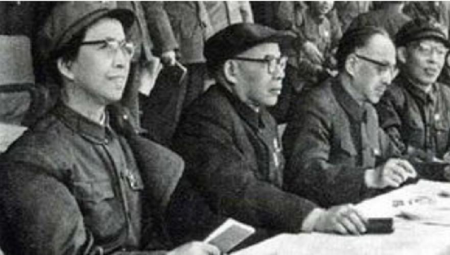 1968年，康生送给*青江**一块珍贵的端砚，*青江**：在哪里搞到的？