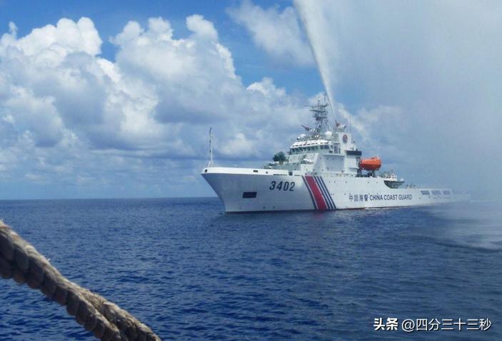 秦刚回国当天，菲律宾巡逻艇开进仁爱礁，中国海警船强势阻击