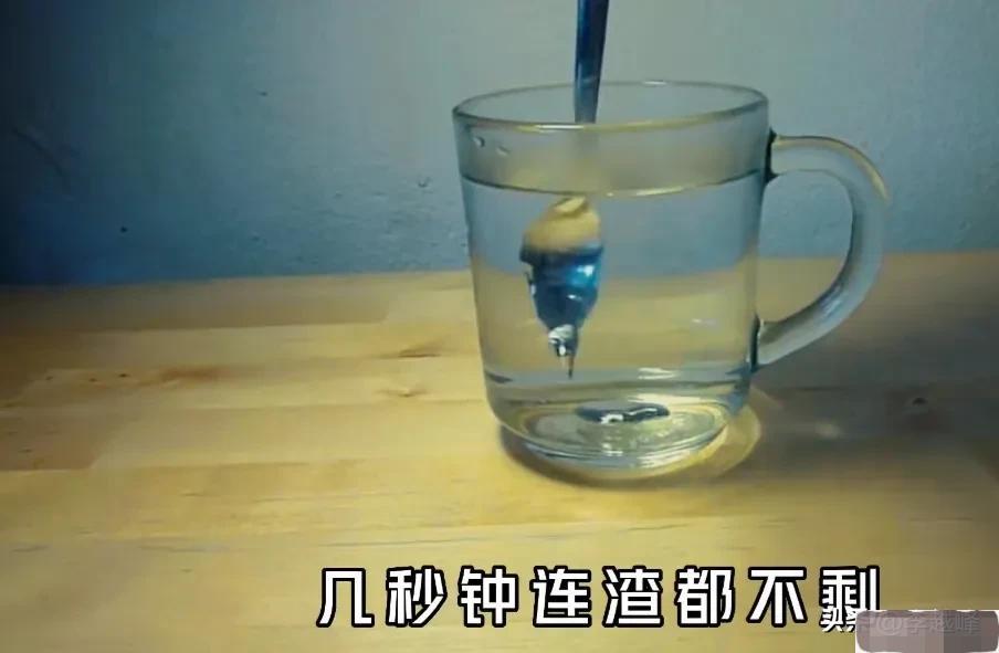 硫酸泼脸自救,硫酸泼到身上怎么自救