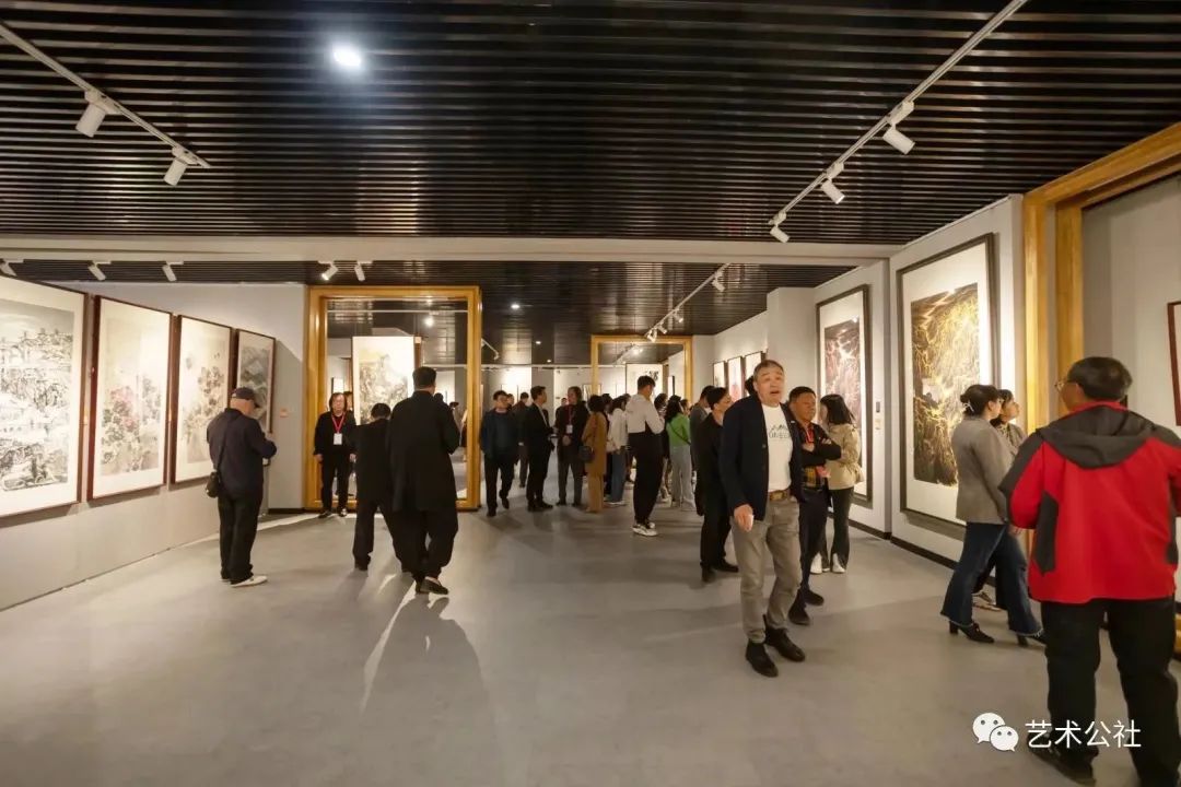 “与时代同行—中国书画名家走进榆阳学术邀请展”在陕西榆林开幕