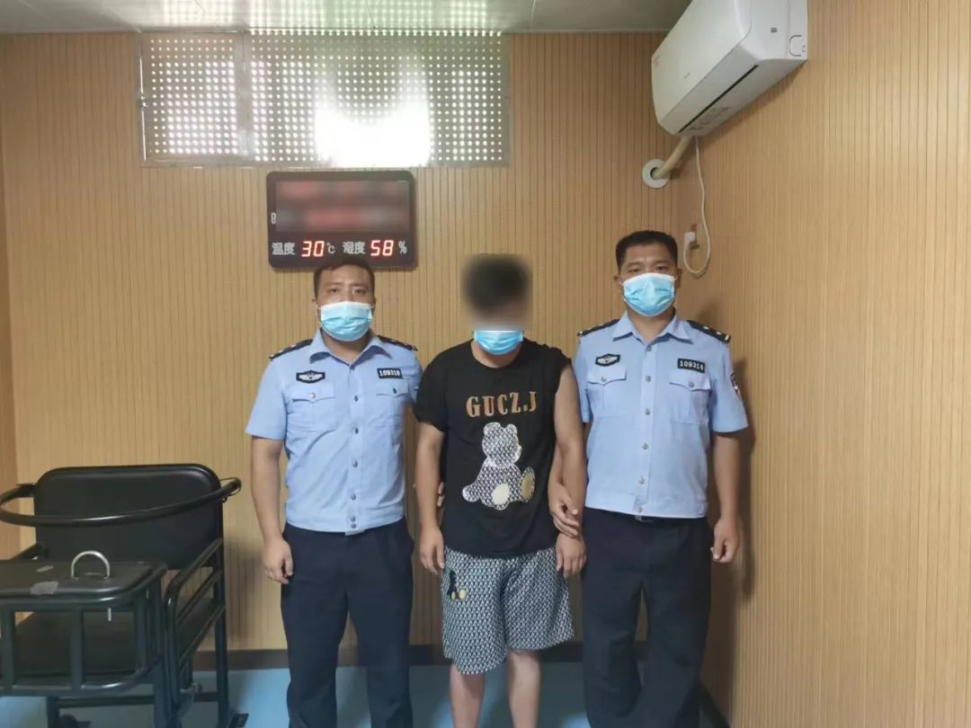 自己喝酒摔人家酒瓶被拘留24小时,警方通报多人抡酒瓶互殴