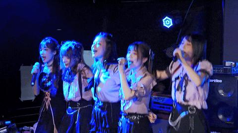 月薪不过万的北京打工人,周末偷偷做「偶像」赚钱