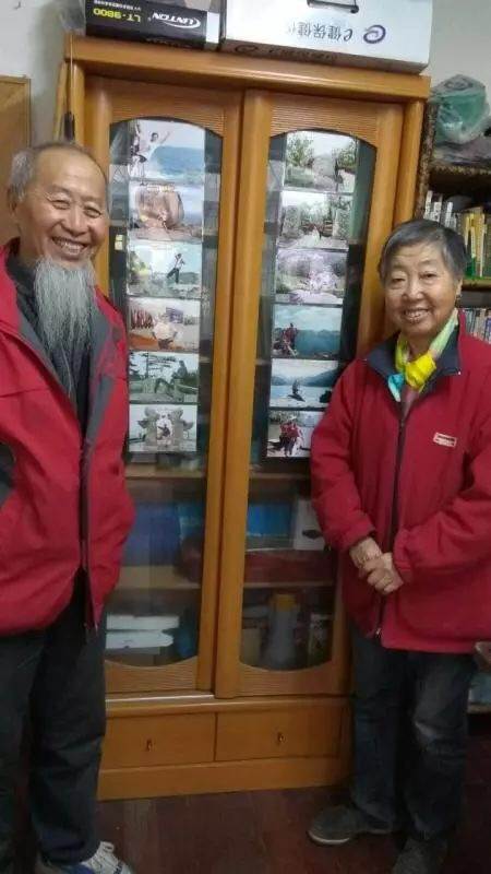 带着患癌的妻子自驾游25年,老太得癌症老头带他自驾游18年