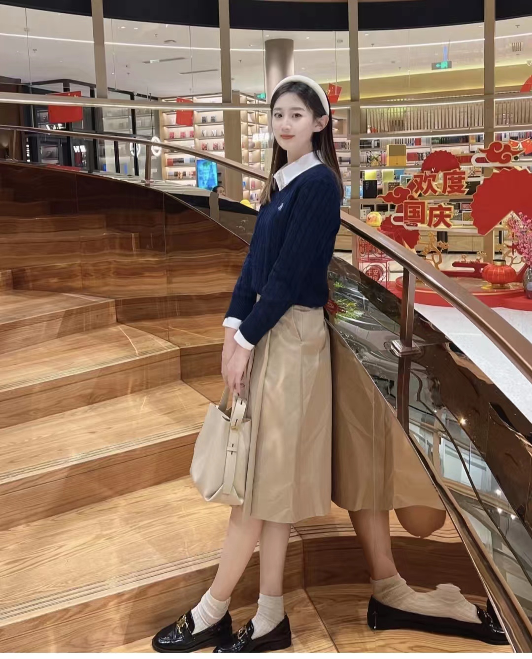 男卡其色上衣配什么颜色下装好看,卡其色里面搭配什么颜色好看