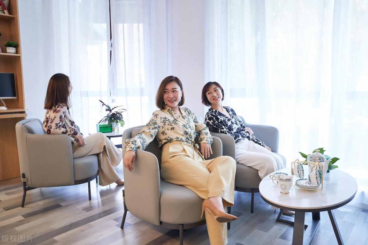 月经间隔半月又来是不是要绝经,月经停止多久叫绝经