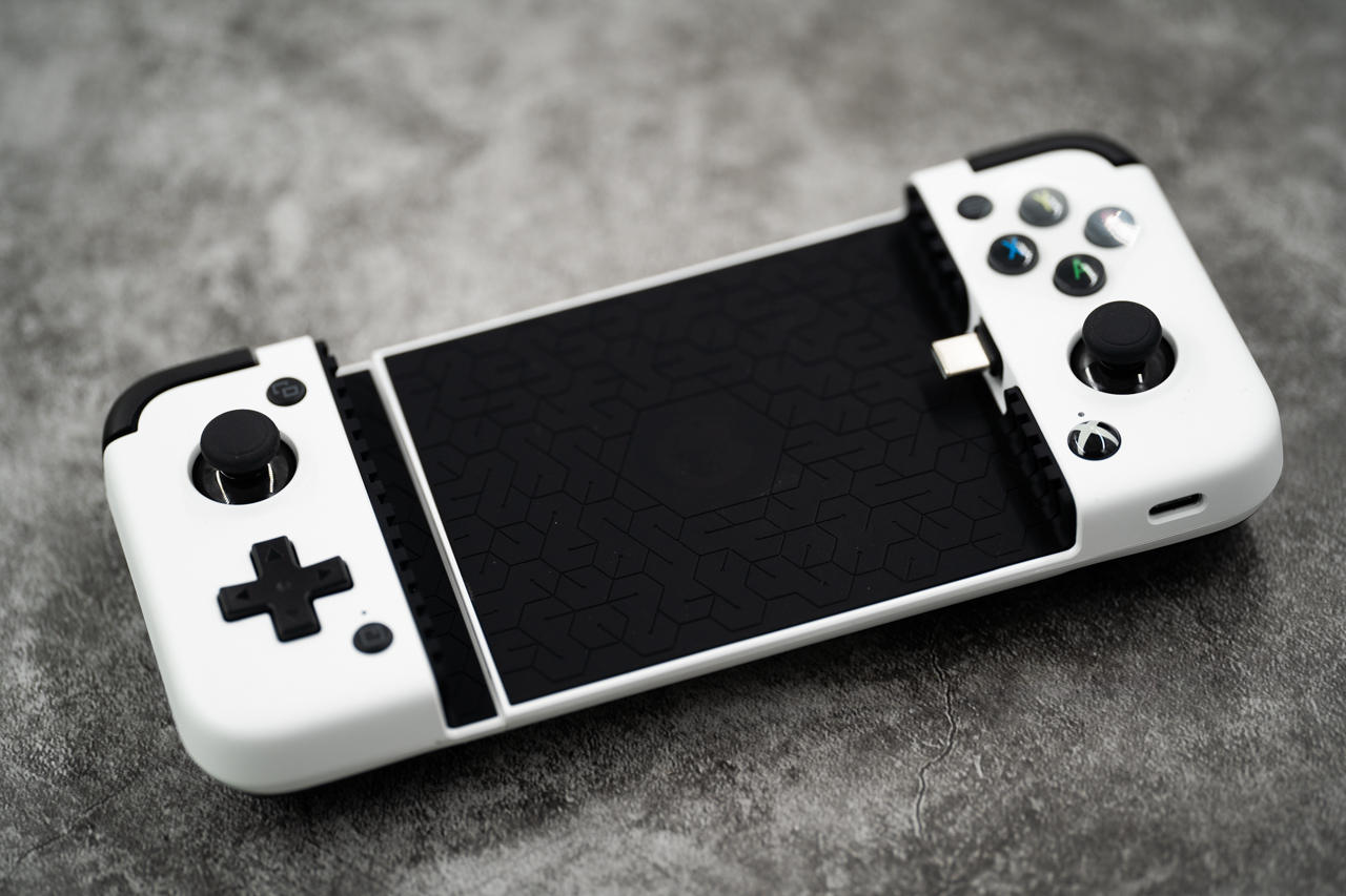 微软官方授权的第三方手柄百元,手机变微软手柄