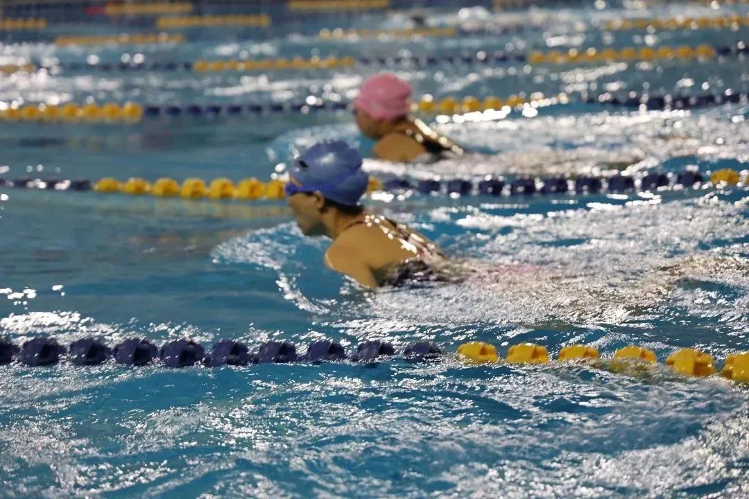 姝﹁瓒婇噹璐熼噸闀胯窇,姝﹁瓒婇噹杩愬姩