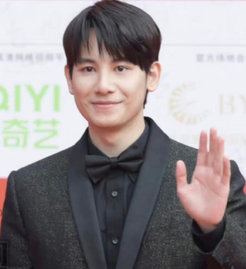 胡先煦张子枫赵小棠演的电影,北影节开幕式红毯陈都灵