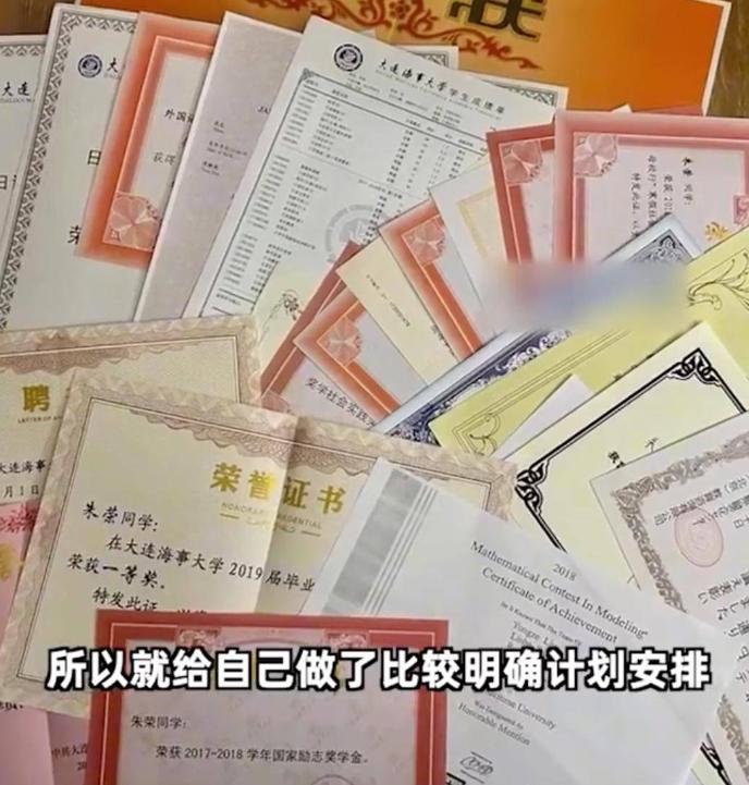 女学霸边读研吃边兼职3年赚17万,3年赚17万女大学生边读研边兼职