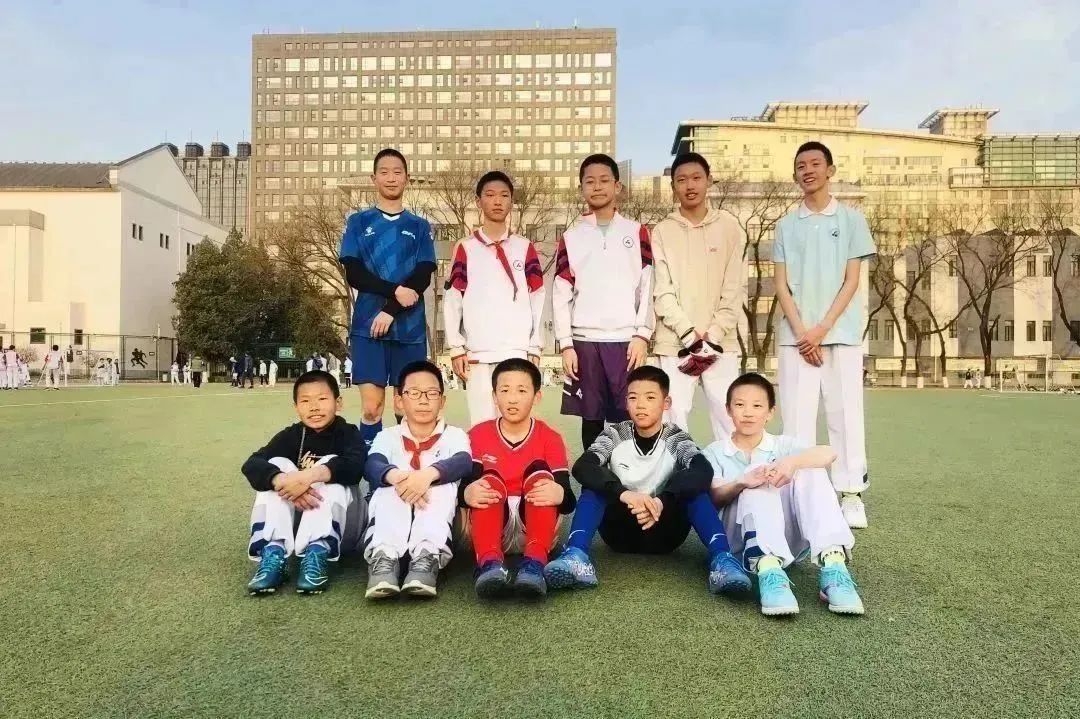 绿茵足球点亮梦想,绿茵点燃梦想