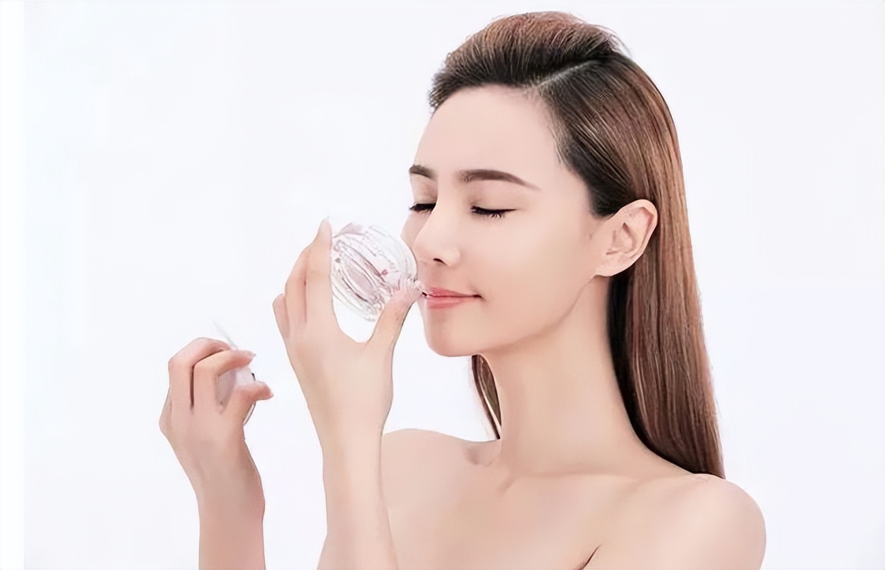 哪个季节最适合敷美白面膜,夏季护肤面膜的正确使用方法