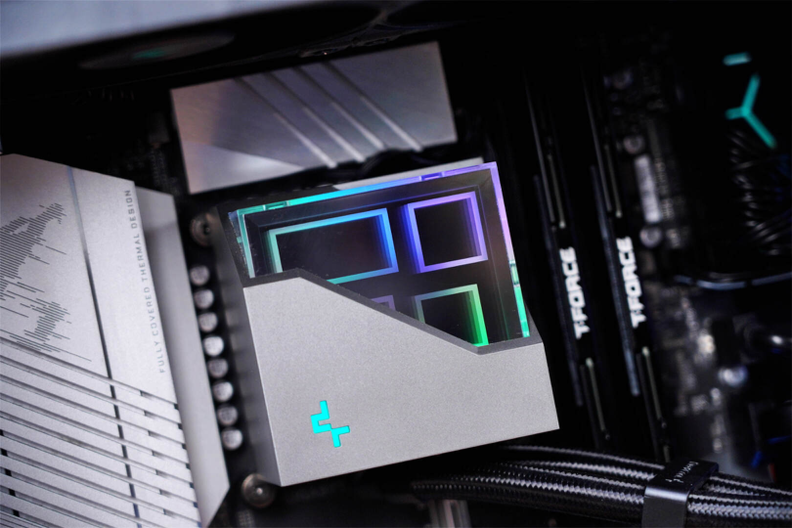 支持AMD EXPO，性能起飞，十铨T-FORCE VULCANα DDR5-6000值得入手