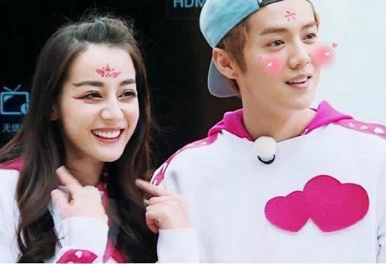 鹿晗关晓彤自交往以来备受争议,鹿晗关晓彤公开恋情前的回顾