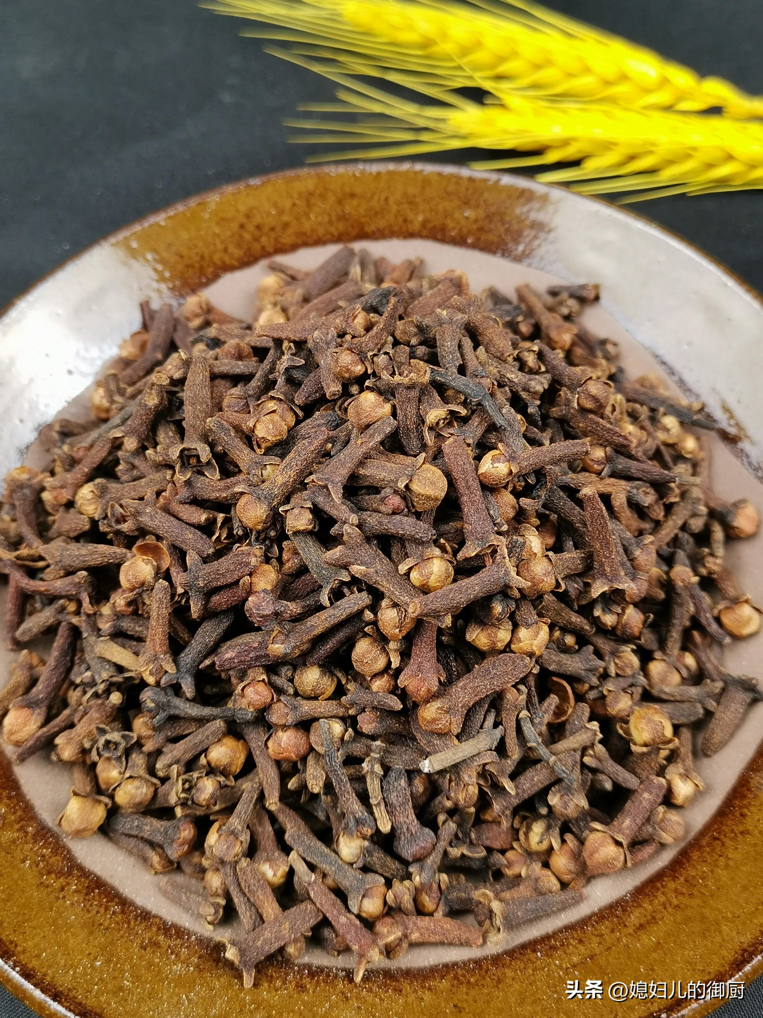 哪种香料跟烧鸡最搭配,烧鸡大料哪个最好提香