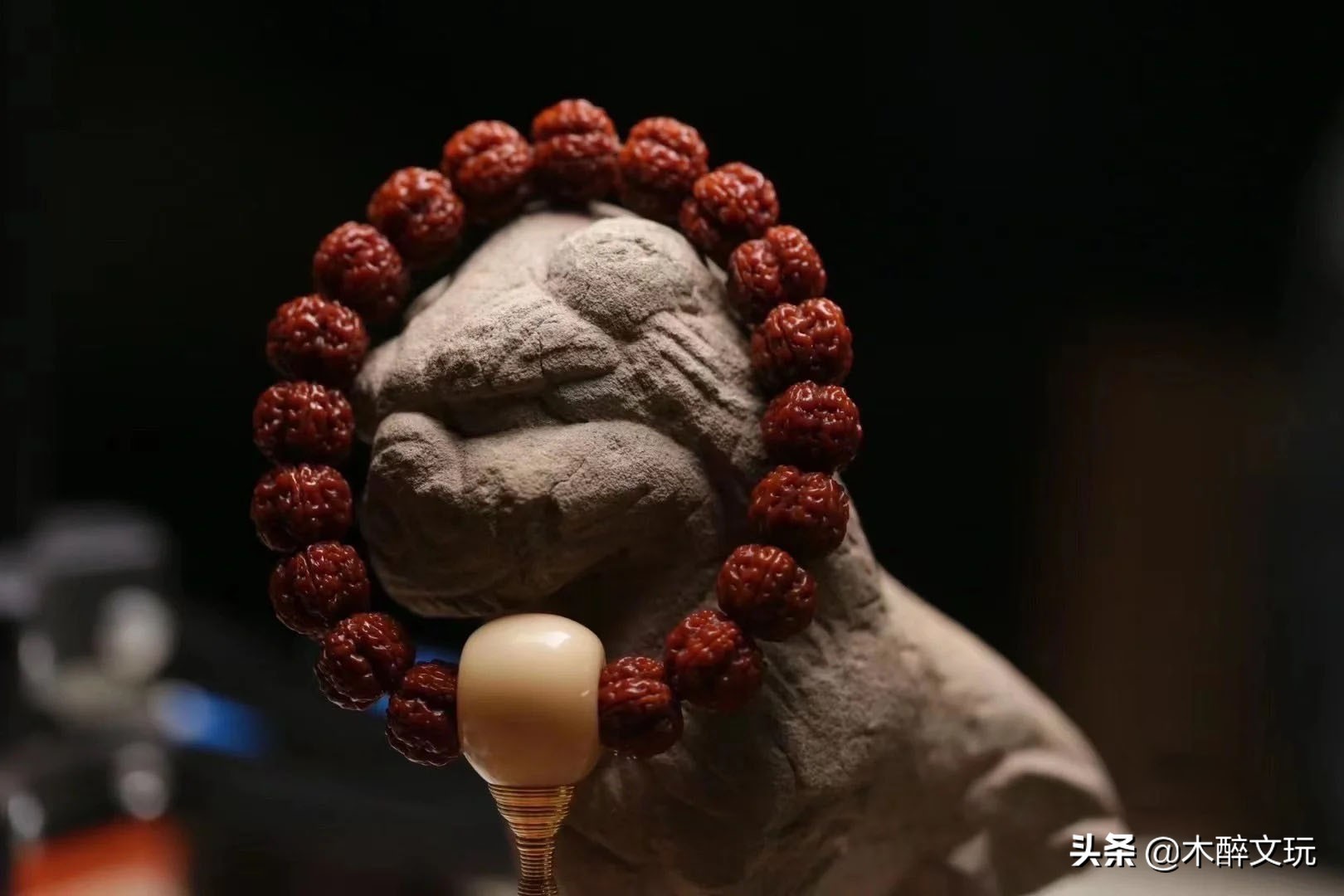 金刚菩提落地红是什么意思,怎么区分落地红和金刚的区别