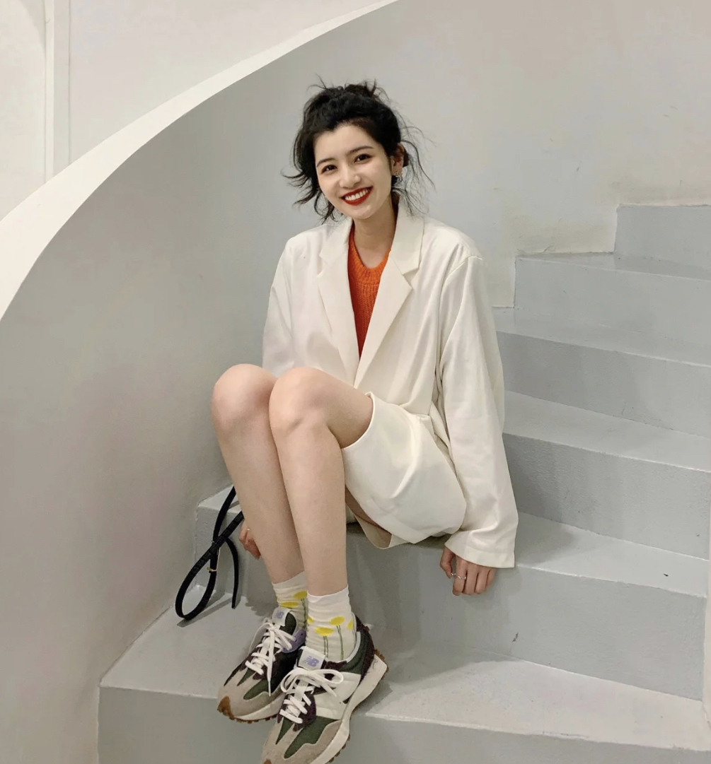 40岁女穿运动鞋怎么搭时尚,女士运动鞋穿搭技巧