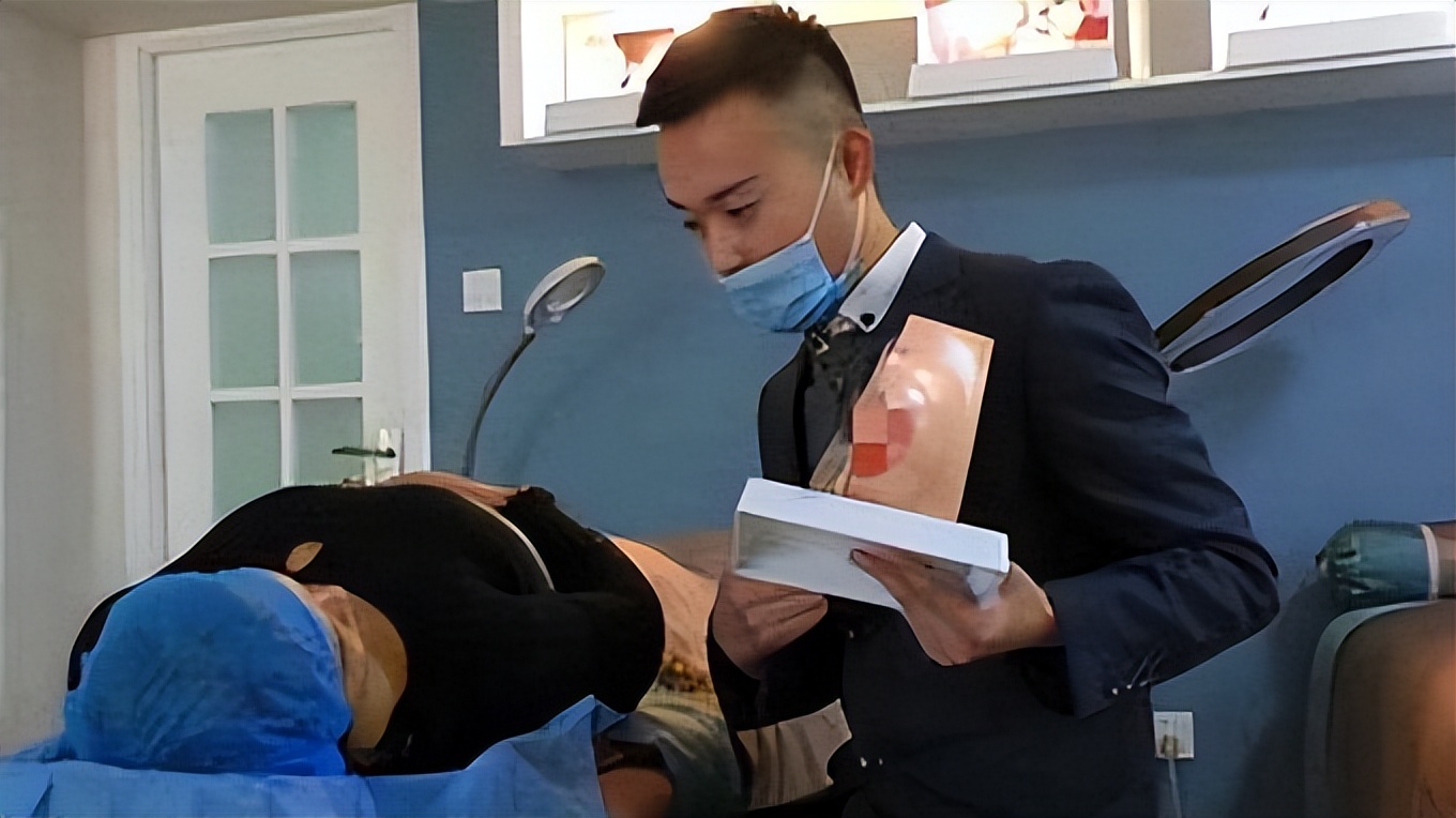 90后小伙转行做催乳师,90后小伙学催乳