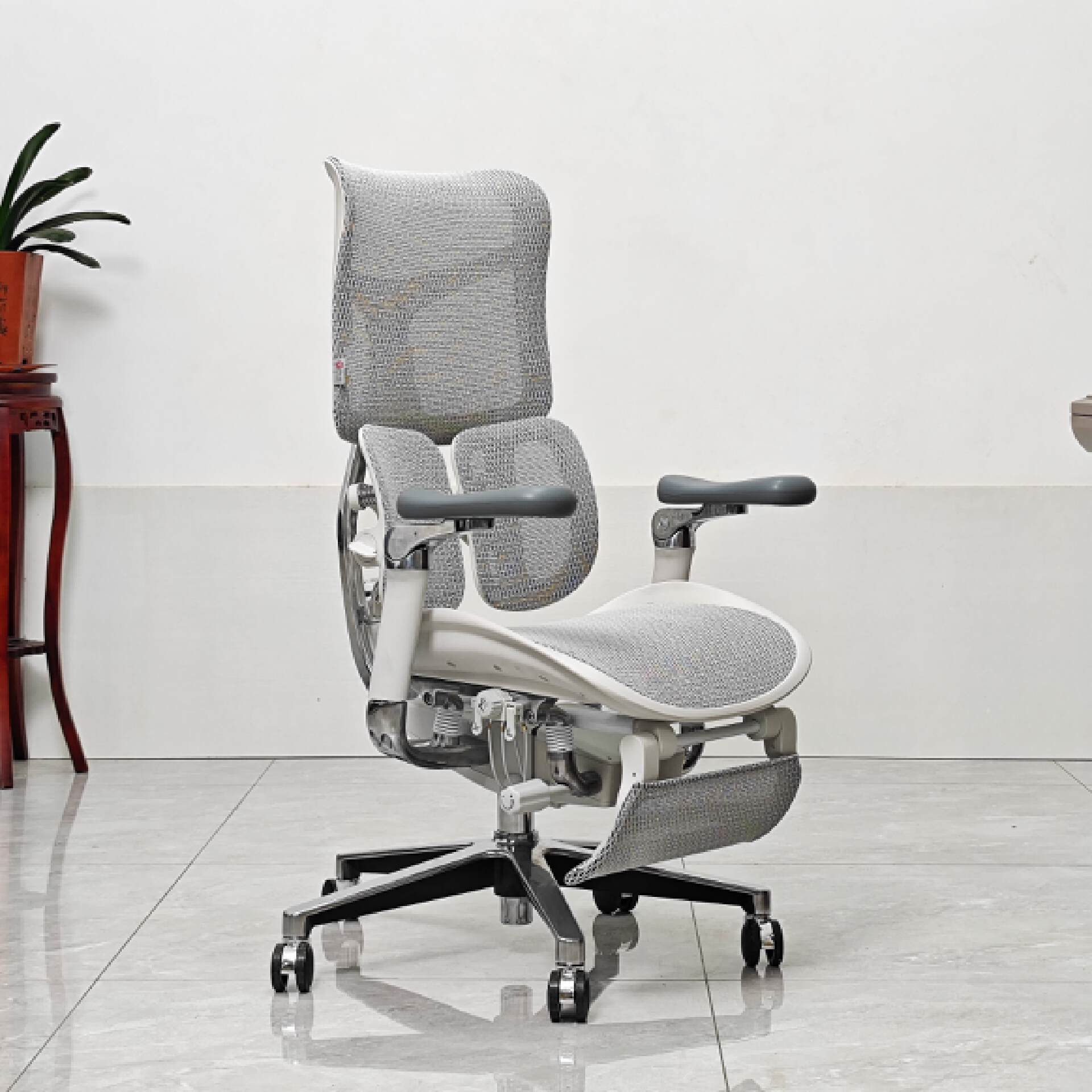 朝九晚五是时候给自己安排一把人体工学椅了！但是你会选购么？