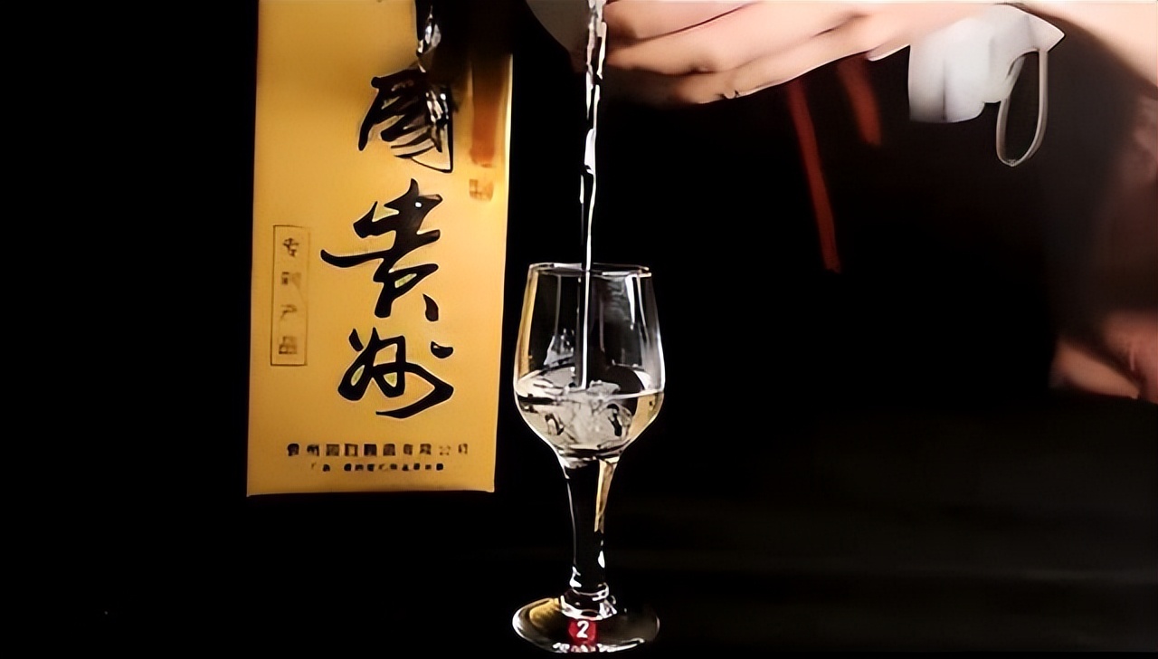 97赖茅酒,庆香港回归特制,喝的不仅是老酒,更是祖国统一的见证