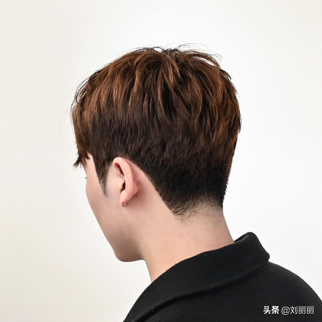 14岁男士最潮流的发型,长发男士发型帅气飘逸又有型