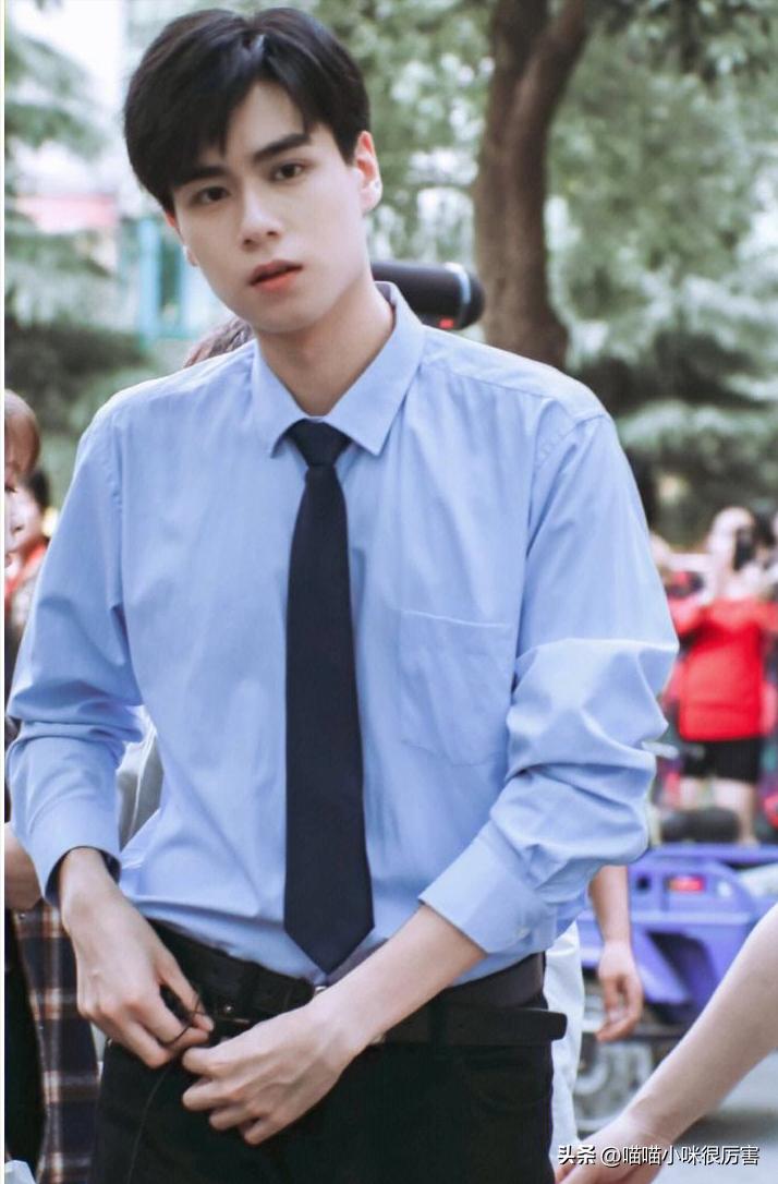 靠刘海撑起来的颜值,靠刘海撑起的颜值男生