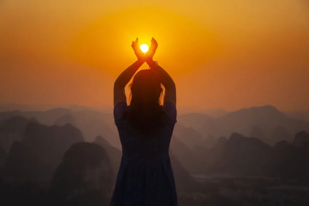 努力工作赚钱才是最有意义的事情,每天坚持一件事就是干活挣钱