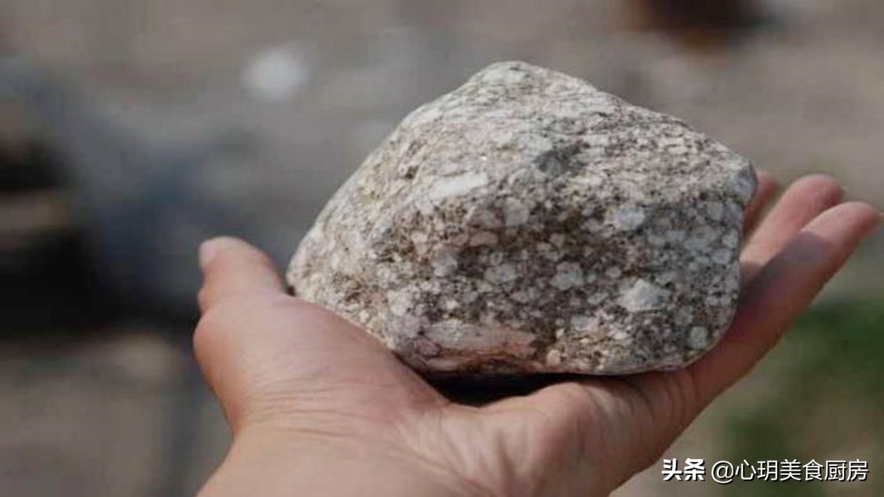 不粘锅是涂层有毒还是里面的有毒,不粘锅内胆涂层完整有毒吗