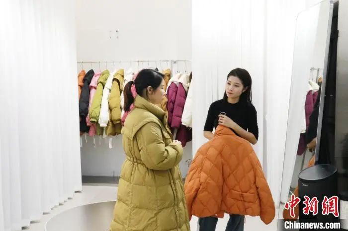 承包了全国50%羽绒服！这个南方小城，竟是世界羽绒服的“制造中心”？