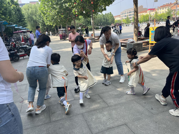 幼儿园亲子运动会主题大手牵小手,小手拉大手运动会
