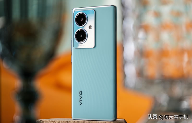 vivo全面屏手机3999,千元屏下指纹三摄手机vivo