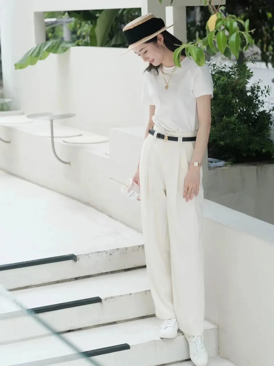春夏流行：“白裤子”的6种搭配，好看又高级