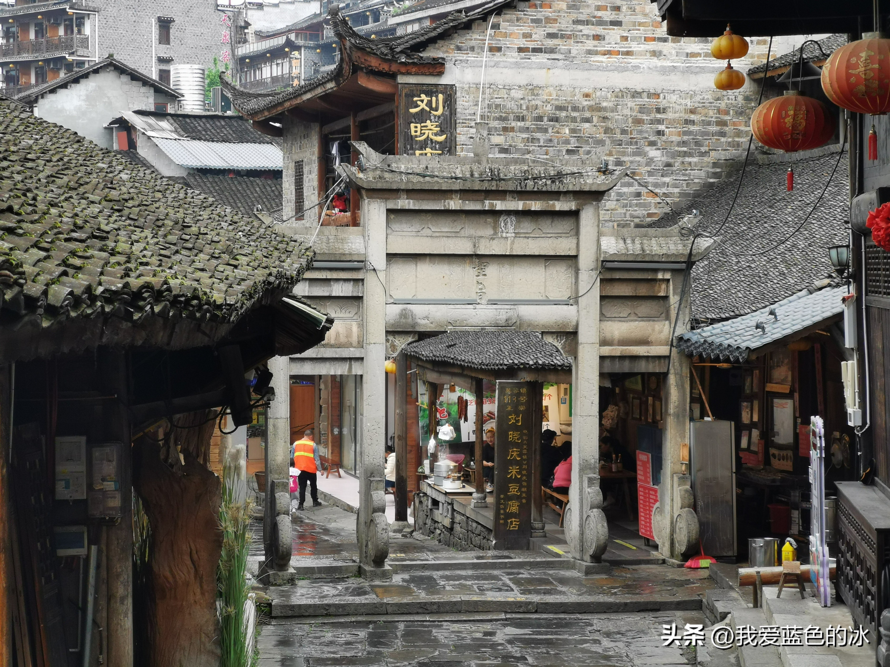 刘晓庆特色米豆腐,漫步在这个不起眼的小镇完整版