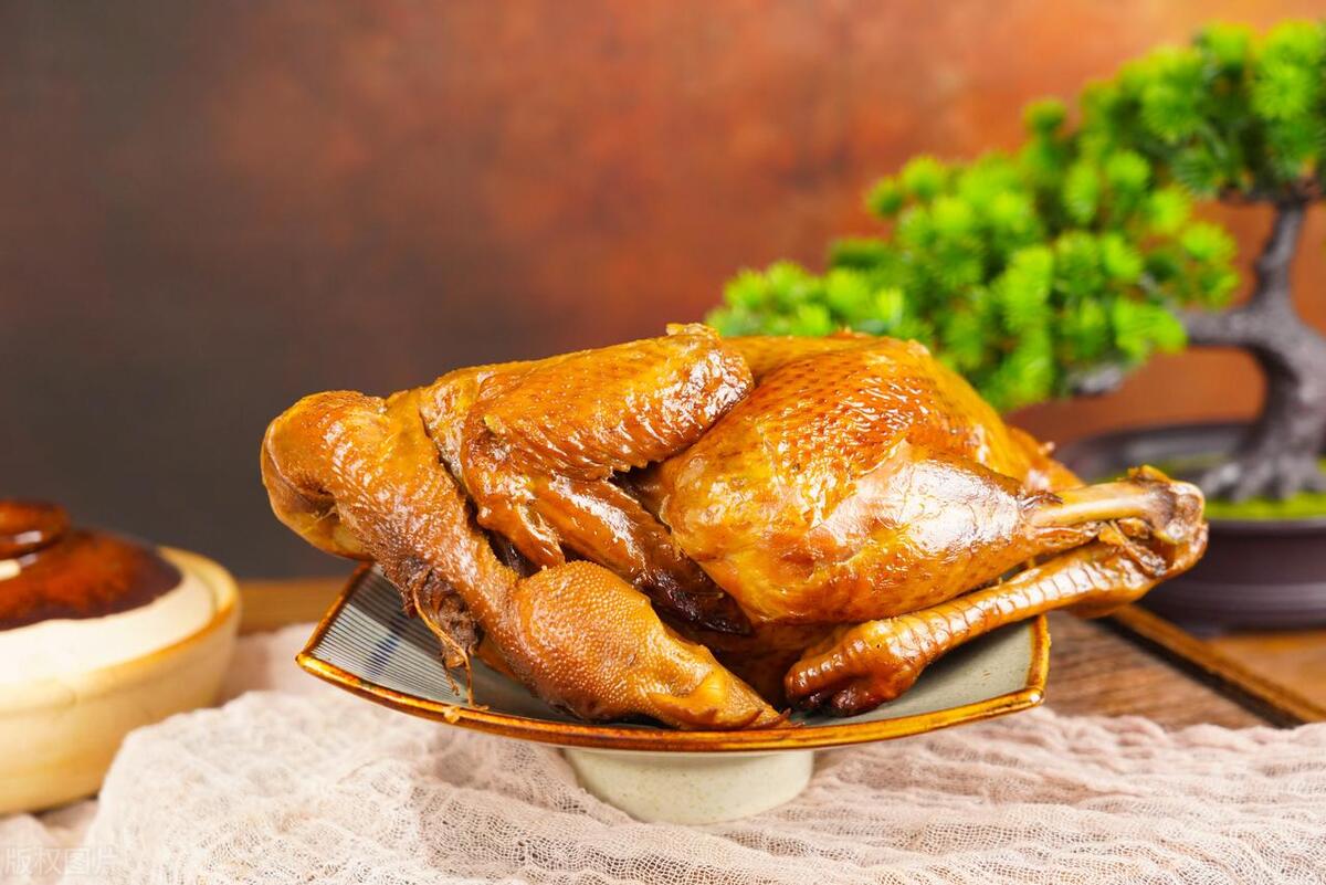 臭豆腐配红酒下一句,红酒配臭豆腐是什么典故