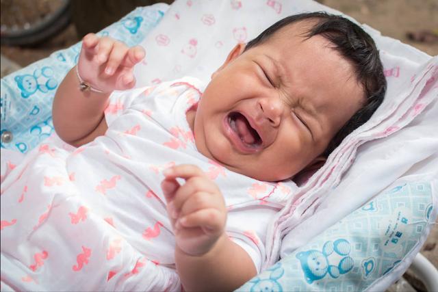 一招教你解决宝宝哭闹,无论真哭还是假哭