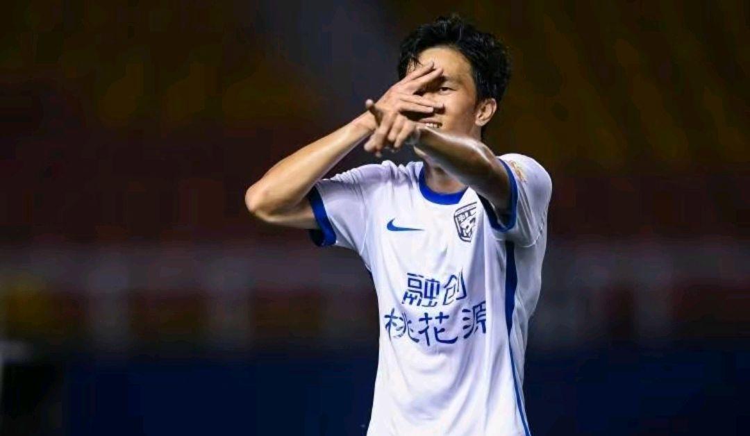 国足最强阵容预测：武磊领衔谢鹏飞杨立瑜或助国足一臂之力