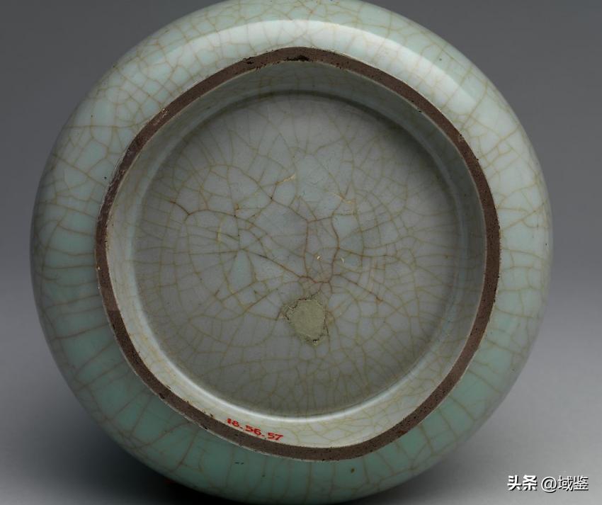 远山含翠美不胜收！明永乐翠青釉VS南宋龙泉窑...