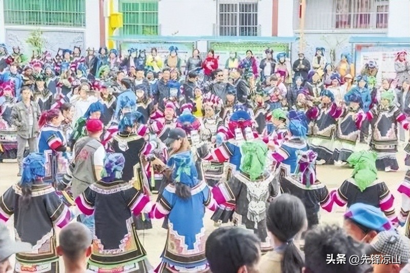 喜迎二十大奋进新征程,喜迎二十大奋进党旗红短视频展播