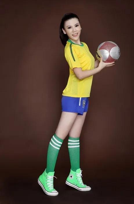 各国足球拉拉队美女服装,女足球拉拉队图片