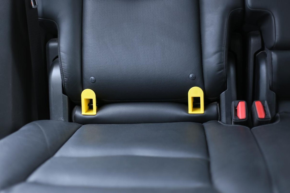 二胎两个孩子如何装安全座椅,怎样挑选儿童汽车安全座椅呢