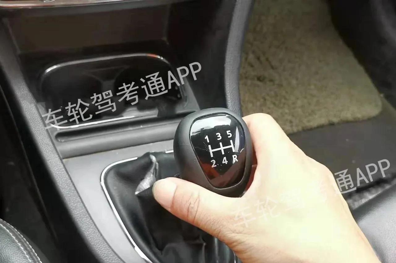 科目二经常犯的错误,为什么科目二不熄火科目三熄火