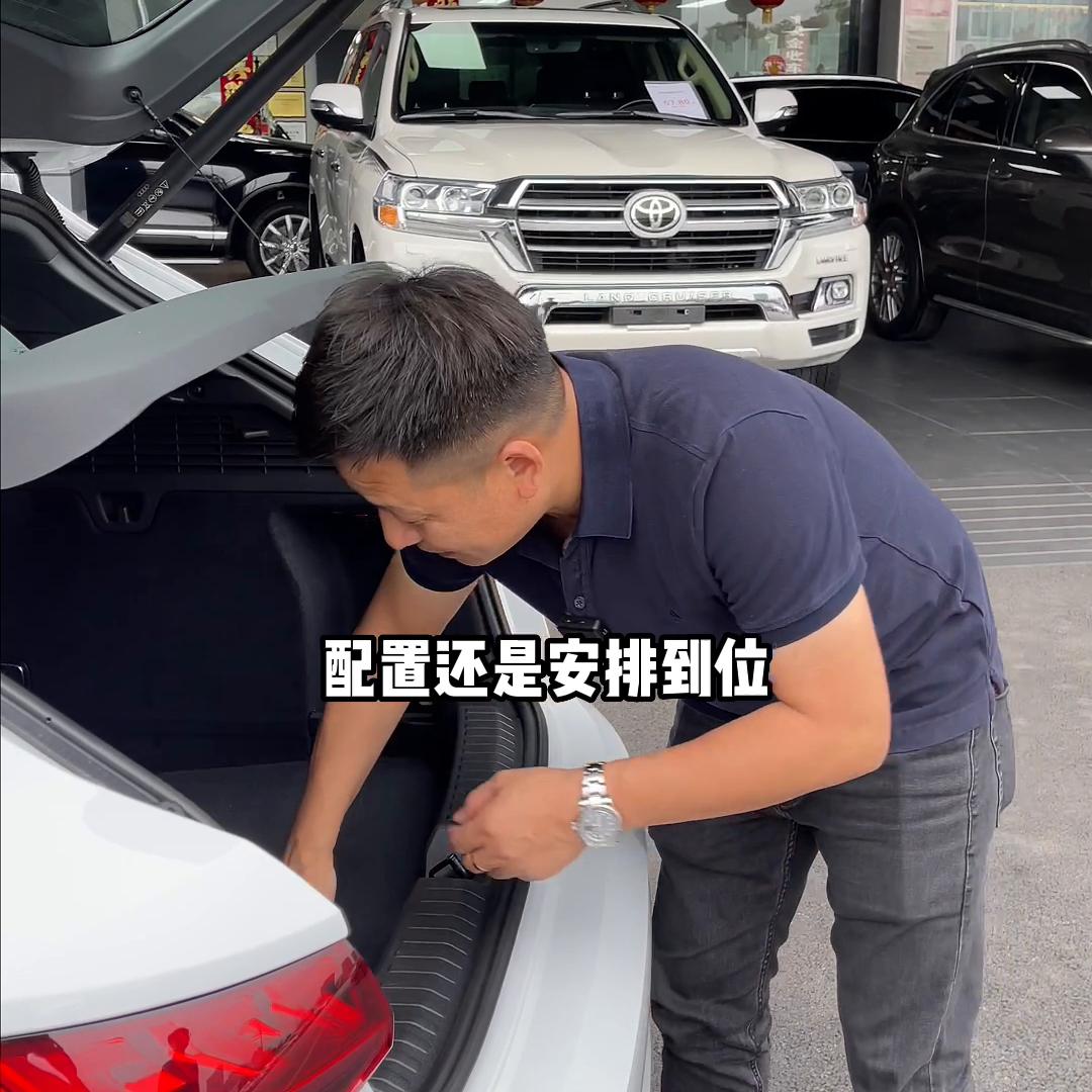 大学生用“人间烟火”挣来的第一台奥迪，才开几个月就要卖...