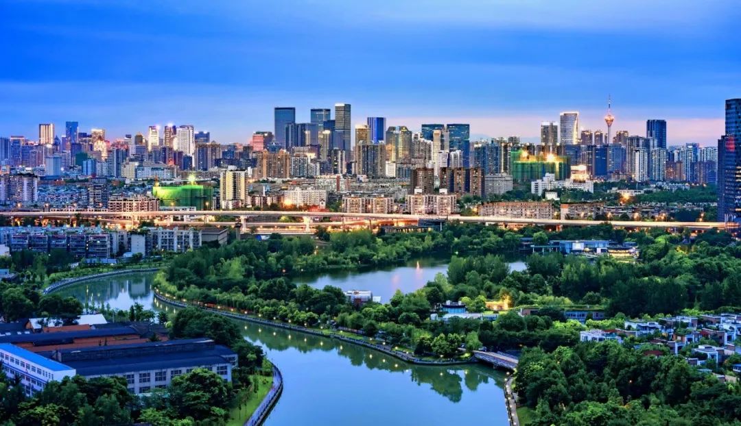 一栋“近零碳建筑”和一条“翡翠项链”引领绿色发展