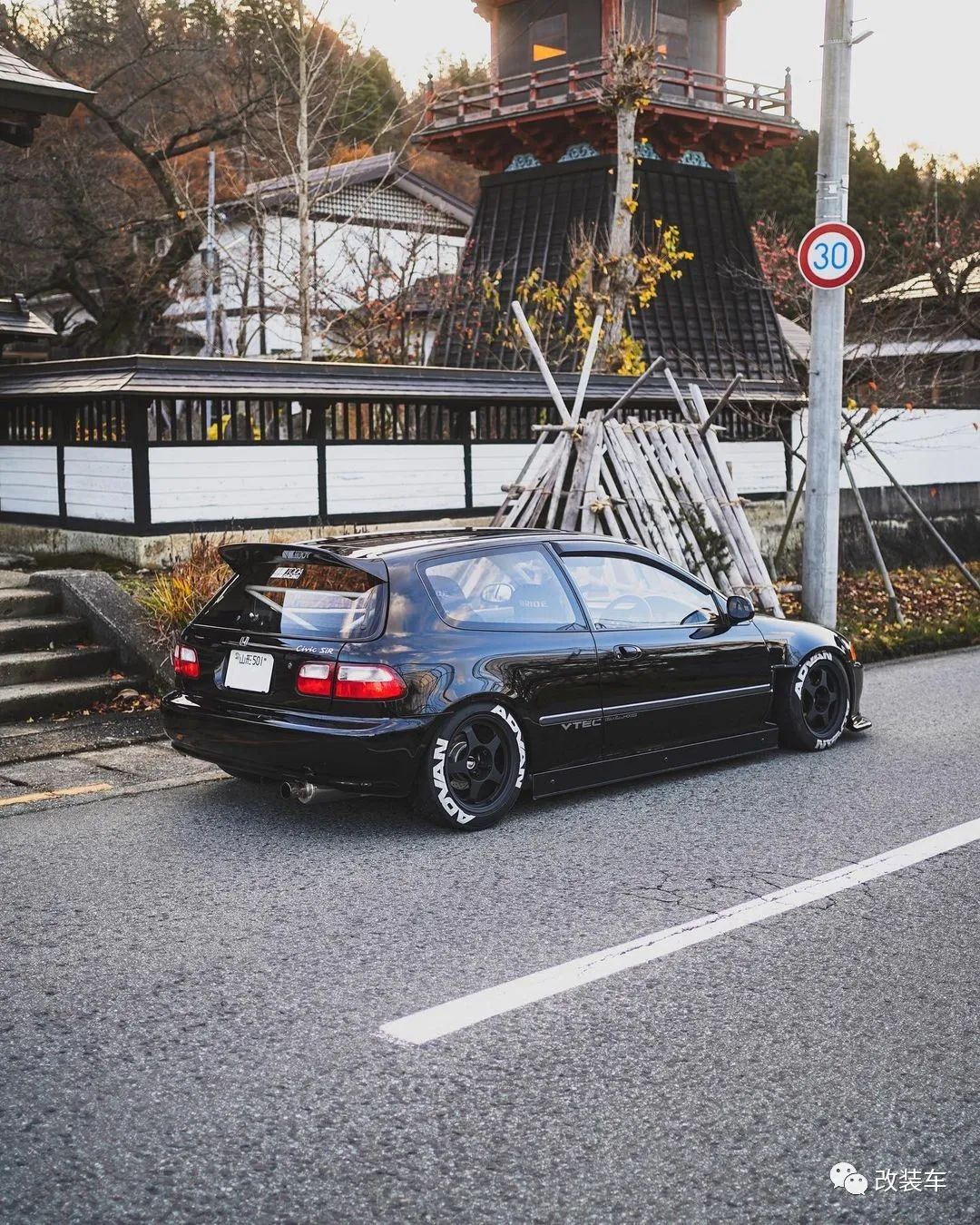 战斗范儿拉满的黑武士本田飞度GE和思域EG,兼顾素雅和张狂